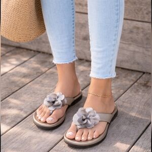 Life Stride Epic Romantic Feminine Floral Comfort Thong Flip Flop Sandals 7M